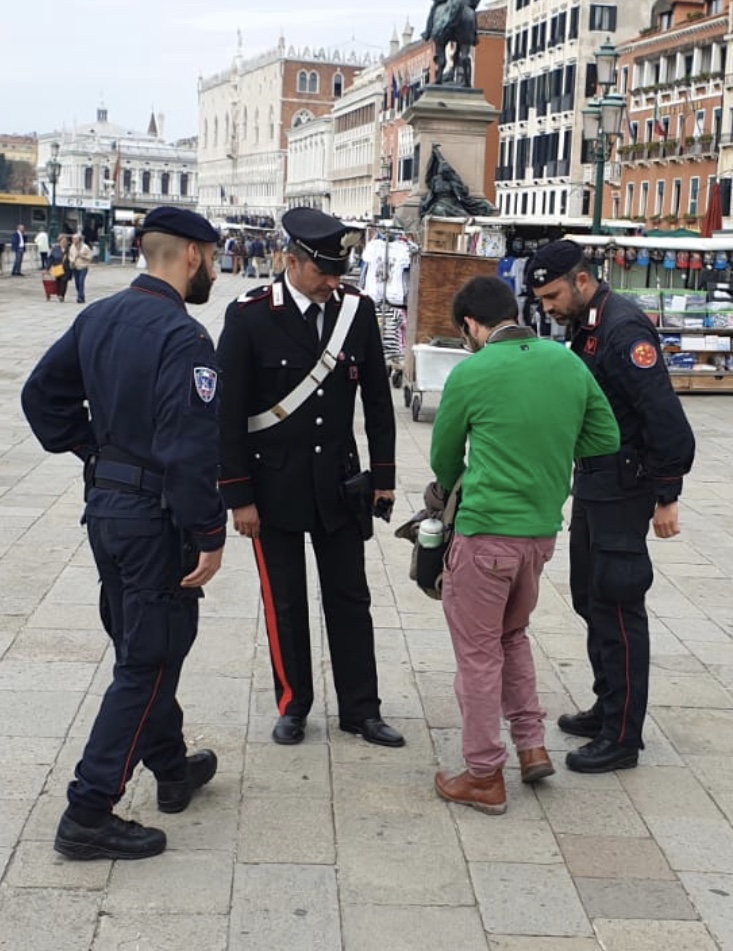 VENEZIA: DUE PERSONE ARRESTATE DAI CARABINIERI